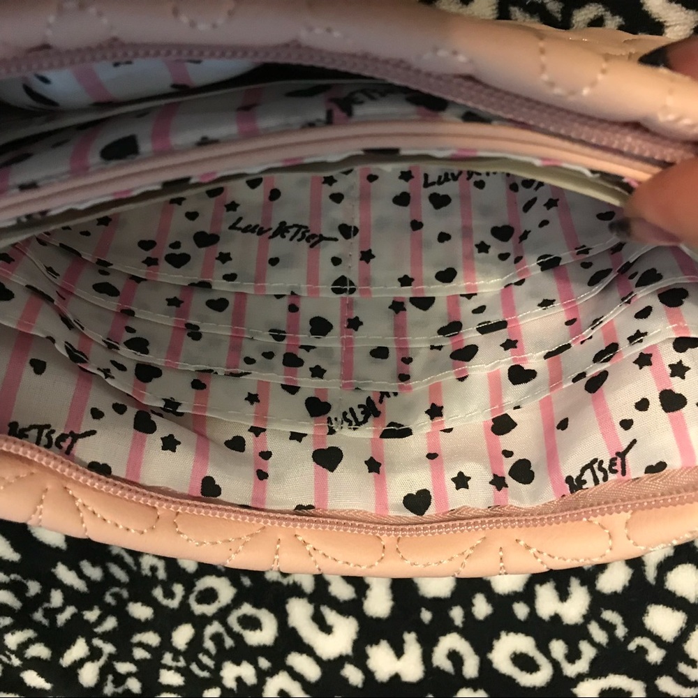 🌸Betsey Johnson Wristlet - Picture 5 of 10